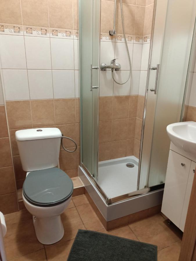 Pokoje Pod Swierkiem Swarzędz Exterior foto