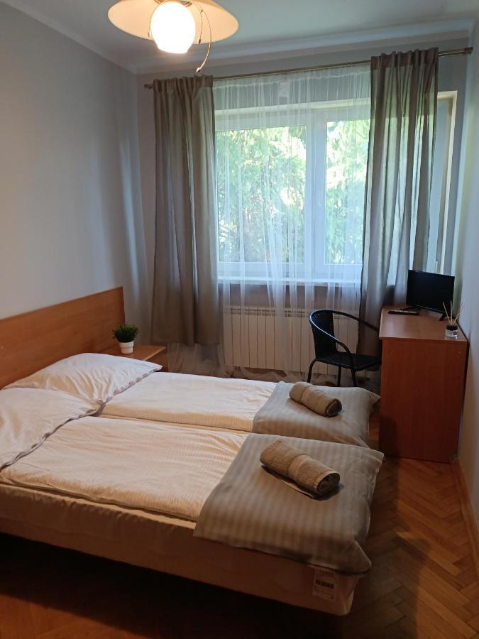 Pokoje Pod Swierkiem Swarzędz Exterior foto