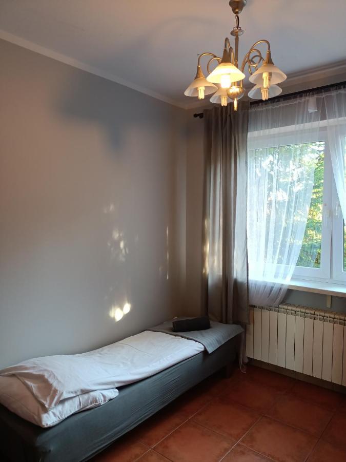 Pokoje Pod Swierkiem Swarzędz Exterior foto