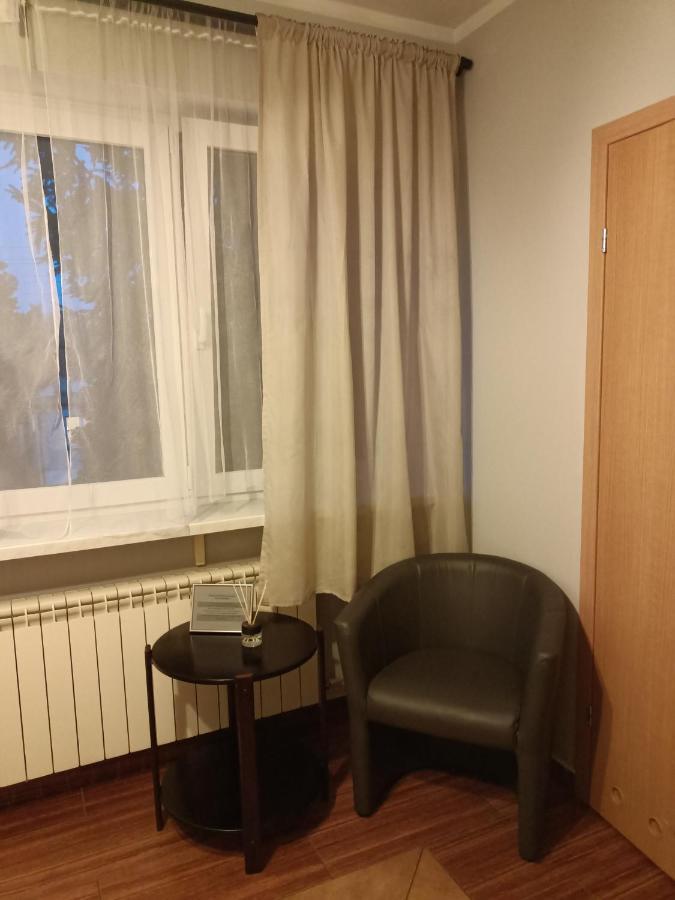 Pokoje Pod Swierkiem Swarzędz Exterior foto