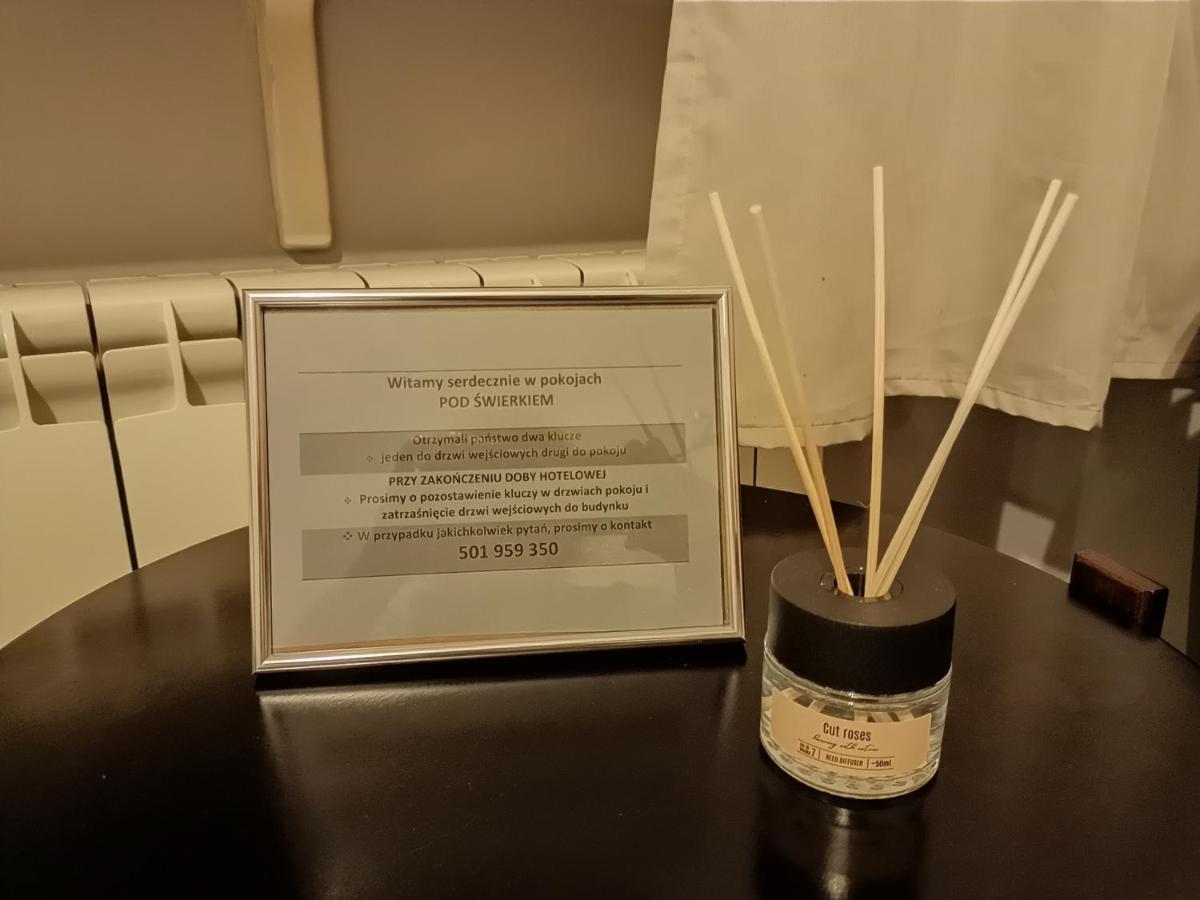 Pokoje Pod Swierkiem Swarzędz Exterior foto