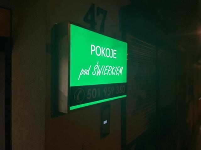 Pokoje Pod Swierkiem Swarzędz Exterior foto