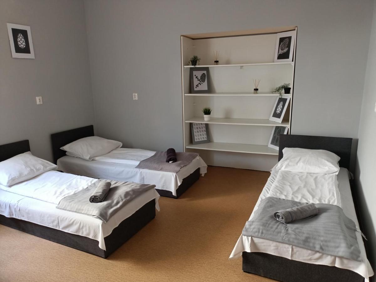 Pokoje Pod Swierkiem Swarzędz Exterior foto