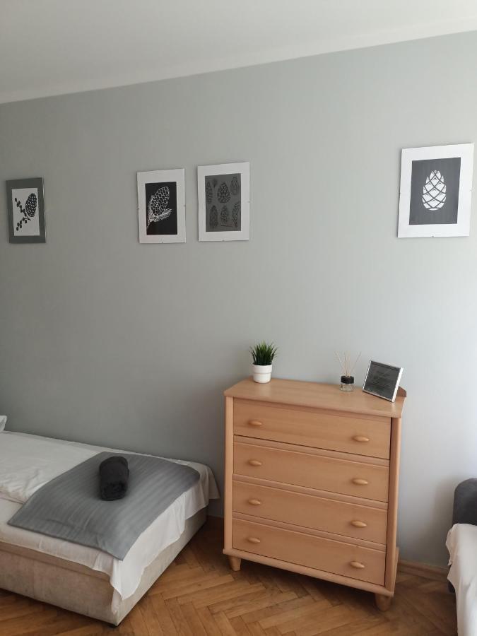 Pokoje Pod Swierkiem Swarzędz Exterior foto