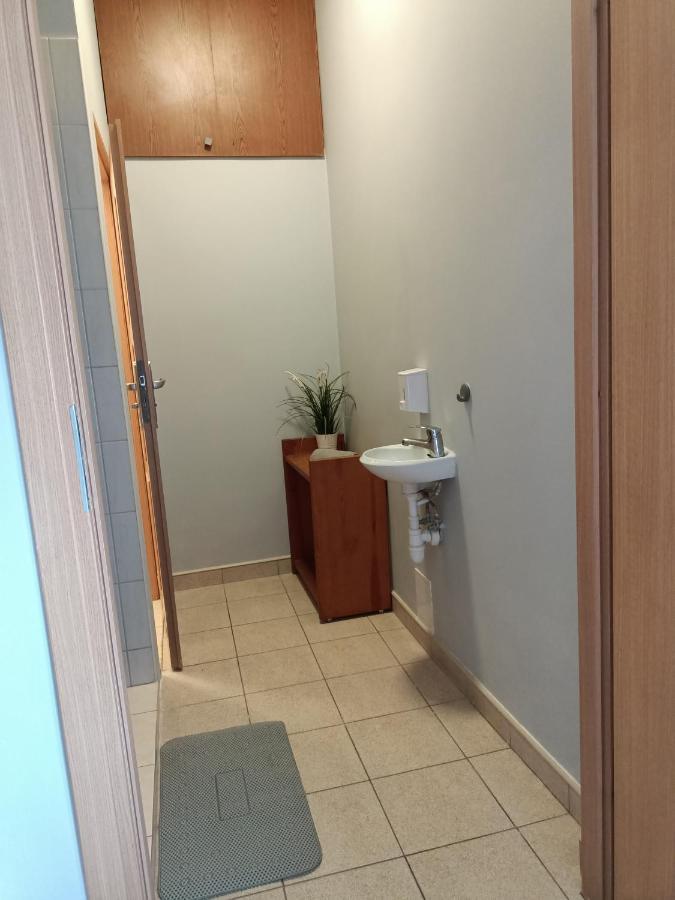 Pokoje Pod Swierkiem Swarzędz Exterior foto