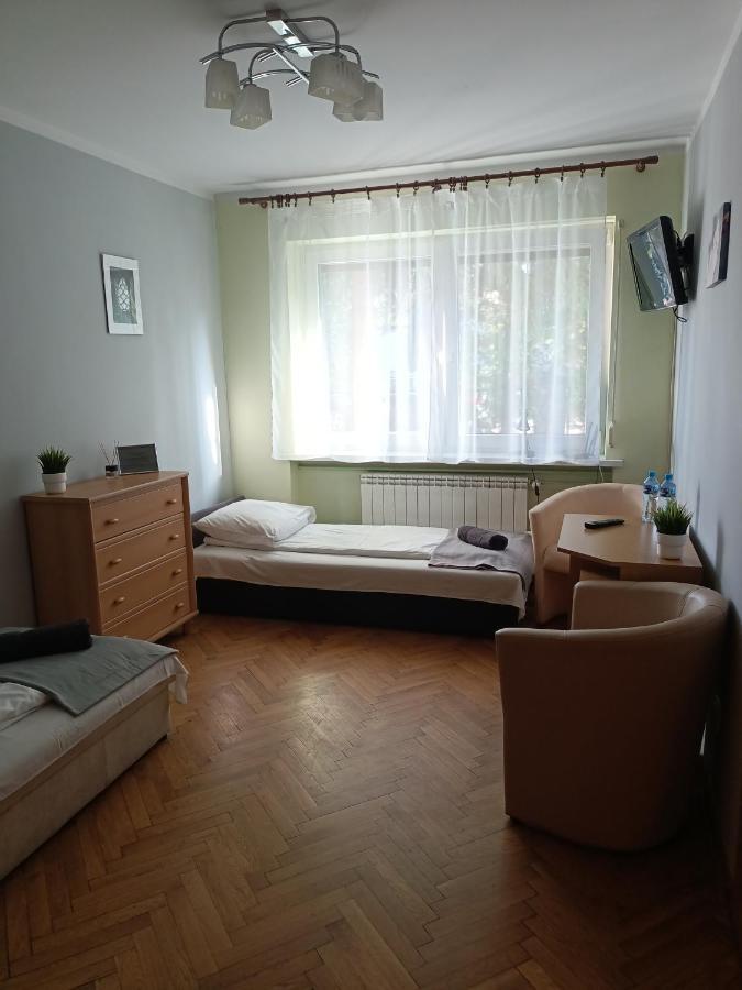 Pokoje Pod Swierkiem Swarzędz Exterior foto